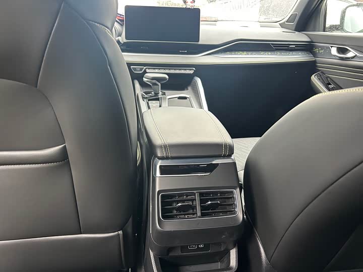 Фото 8 - Geely Preface