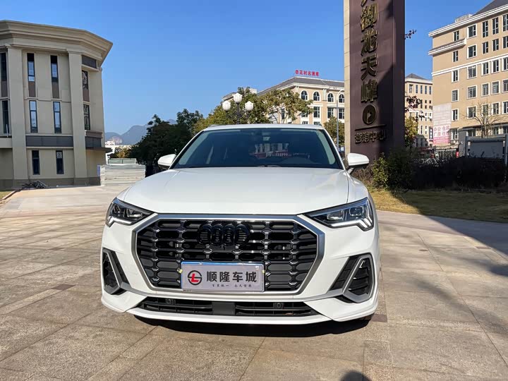 Фото 2 - Audi Q3