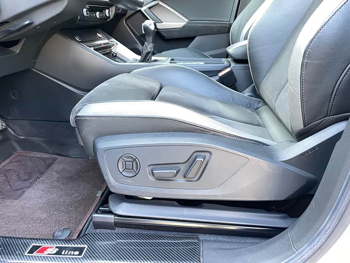 Фото 8 - Audi Q3