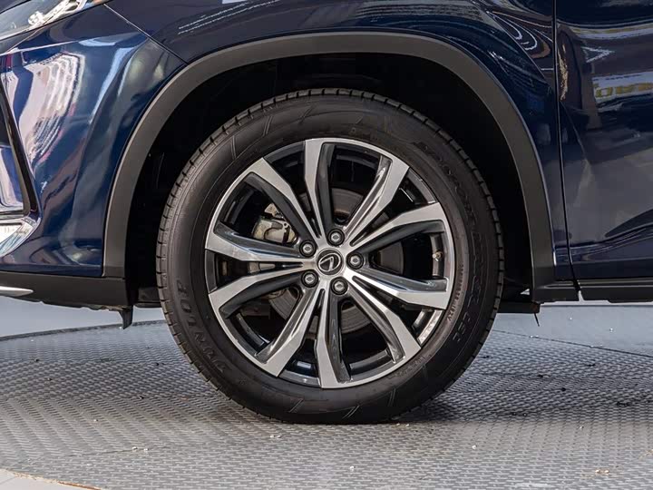 Фото 8 - Lexus RX