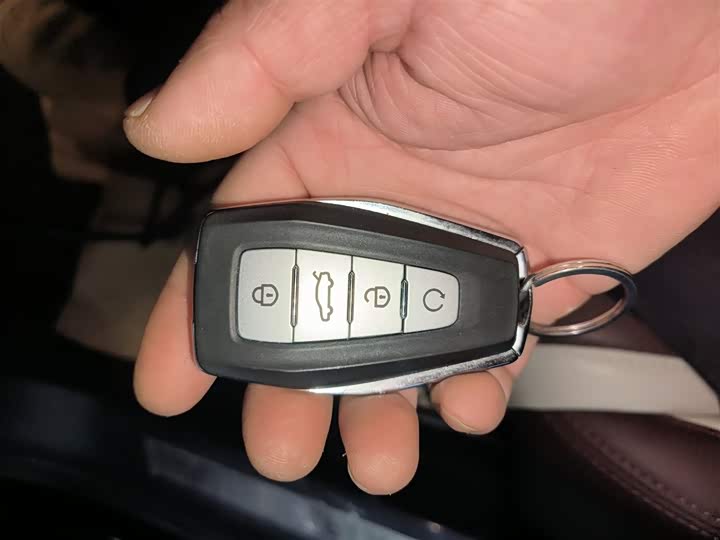 Фото 9 - Geely Monjaro