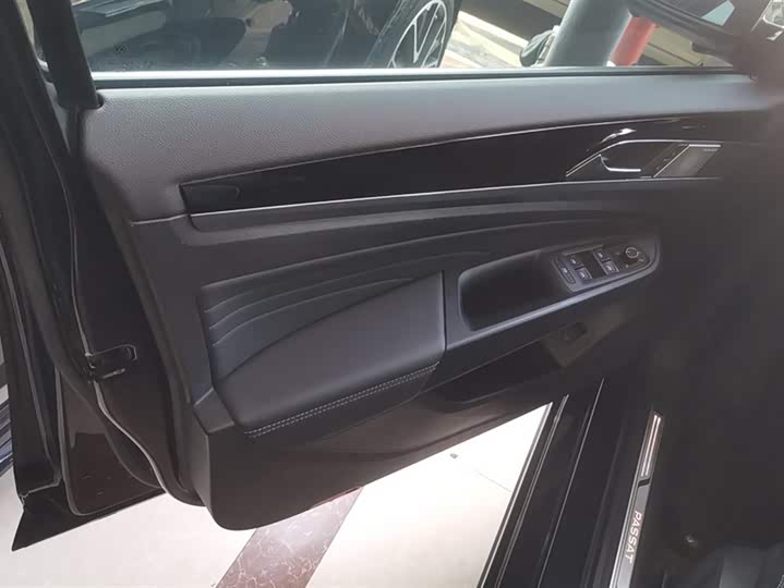 Фото 7 - Volkswagen Passat