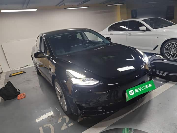 Фото 4 - Tesla Model 3