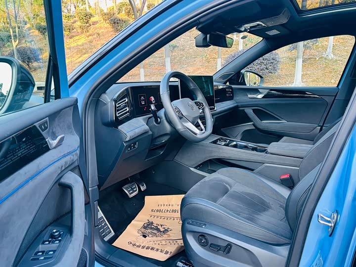 Фото 4 - Volkswagen Tiguan L Pro