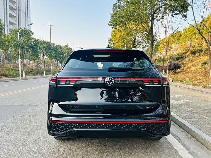 Фото 8 - Volkswagen Tiguan L Pro