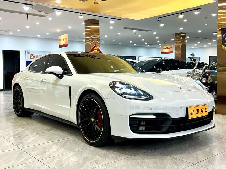 Фото 3 - Porsche Panamera