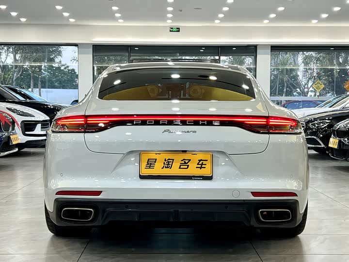 Фото 4 - Porsche Panamera