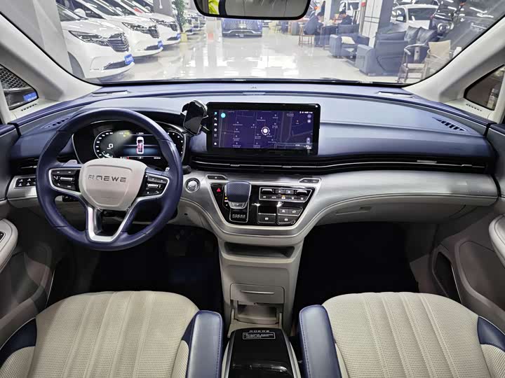 Фото 4 - Roewe iMax 8