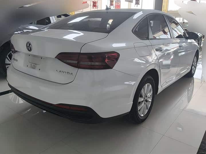 Фото 3 - Volkswagen Lavida