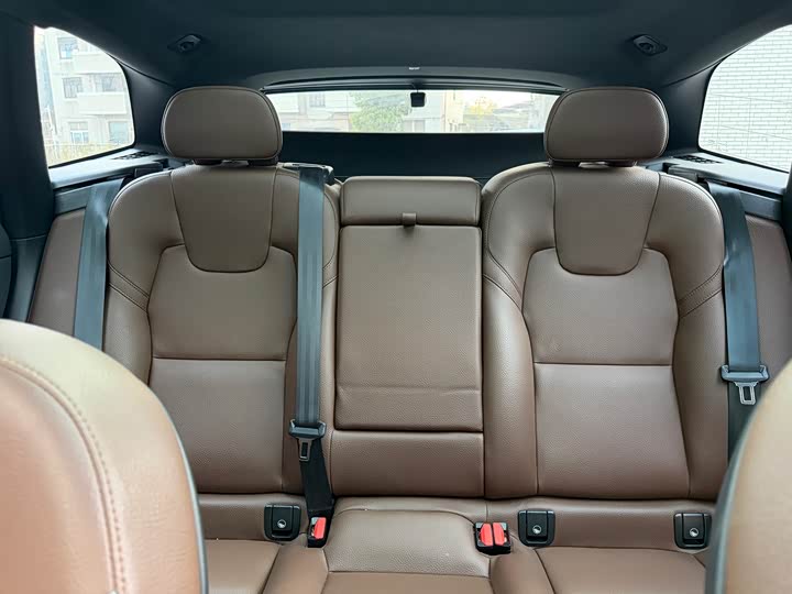 Фото 4 - Volvo XC60