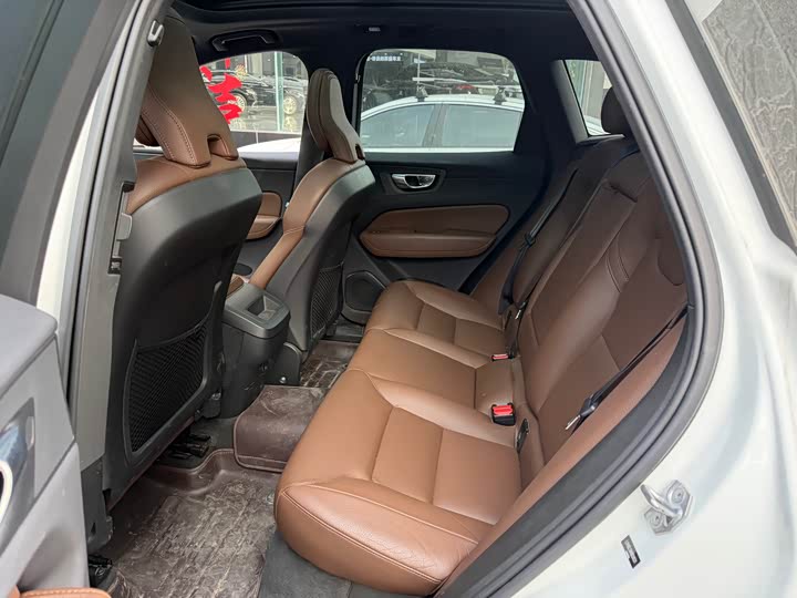 Фото 5 - Volvo XC60