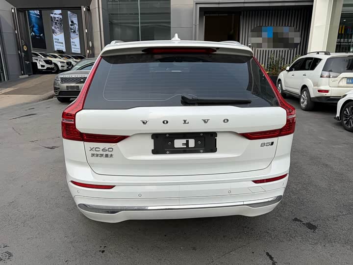 Фото 8 - Volvo XC60