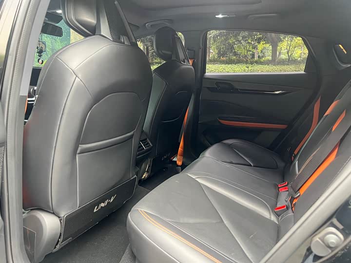 Фото 9 - Changan UNI-V