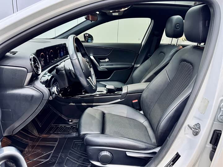 Фото 9 - Mercedes-Benz A-Class