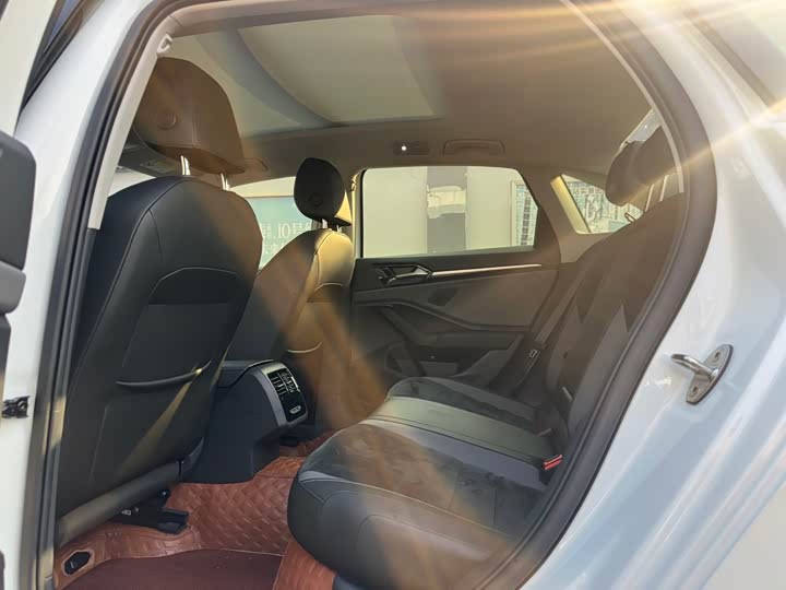 Фото 3 - Volkswagen Sagitar L