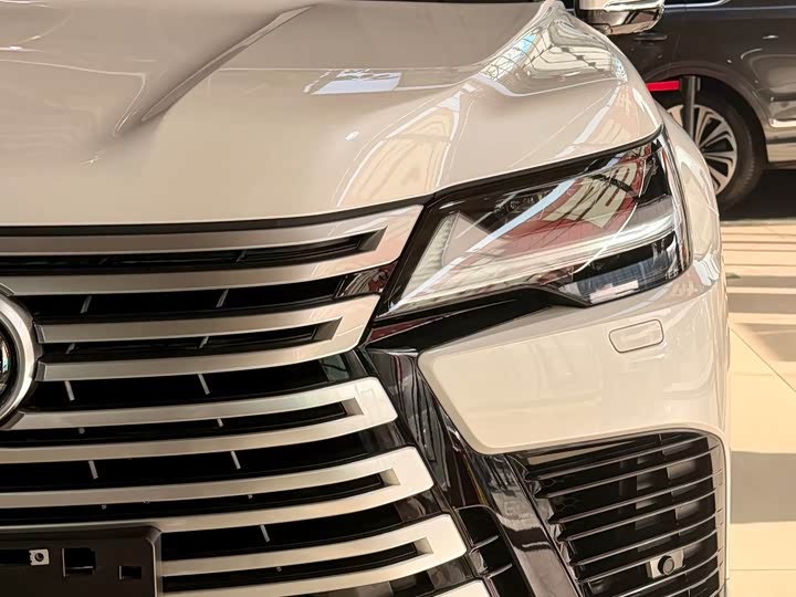 Фото 2 - Lexus LX