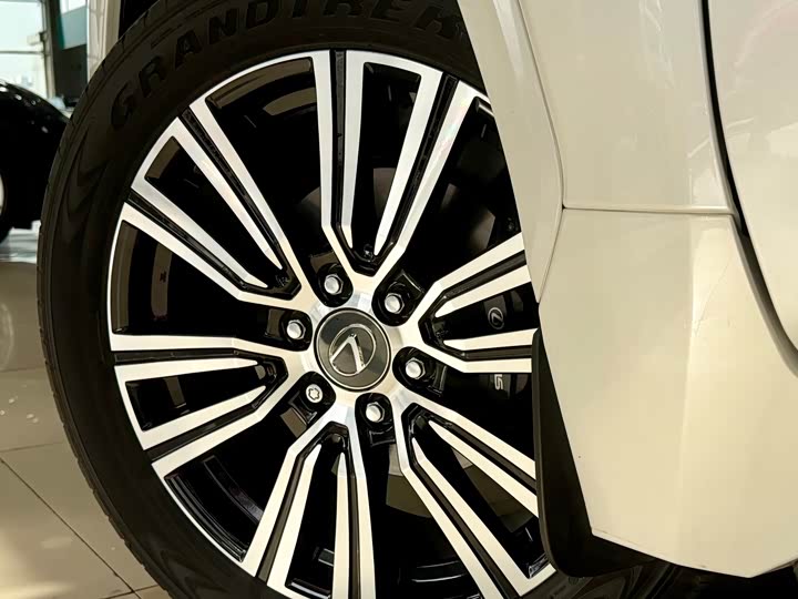 Фото 3 - Lexus LX