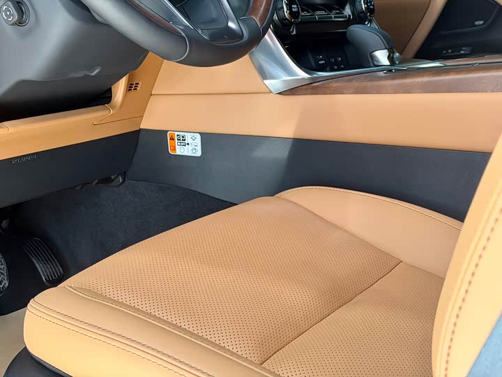 Фото 6 - Lexus LX