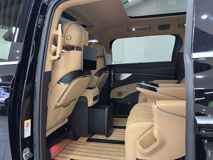 Фото 7 - Denza D9