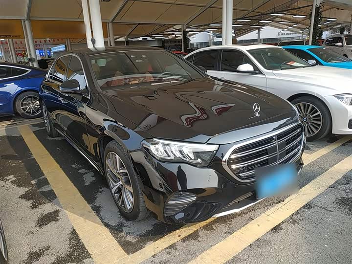 Фото 4 - Mercedes-Benz E-Class