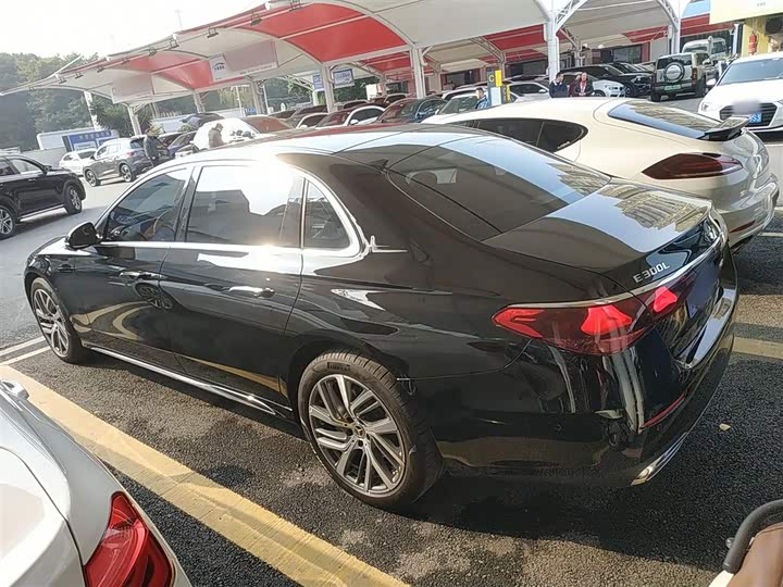 Фото 5 - Mercedes-Benz E-Class