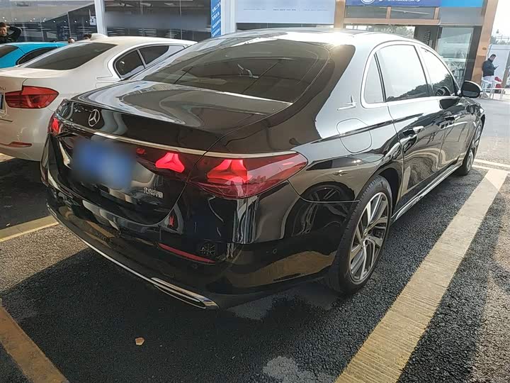 Фото 7 - Mercedes-Benz E-Class