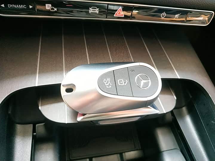 Фото 9 - Mercedes-Benz E-Class