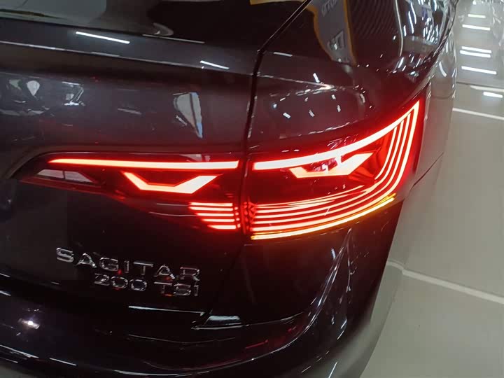 Фото 8 - Volkswagen Sagitar L