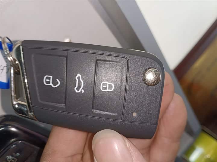 Фото 9 - Volkswagen Sagitar L