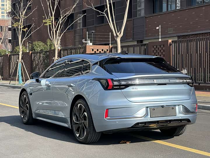 Фото 5 - Zeekr 001