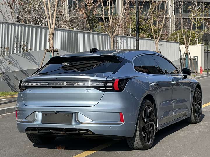 Фото 7 - Zeekr 001