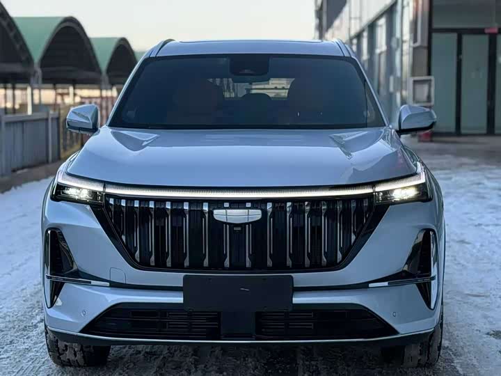 Фото 2 - Geely Atlas L