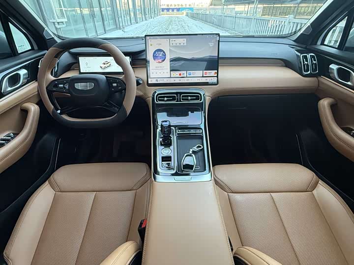 Фото 8 - Geely Atlas L