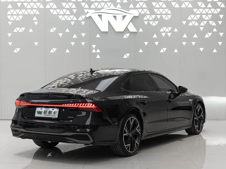 Фото 4 - Audi A7L