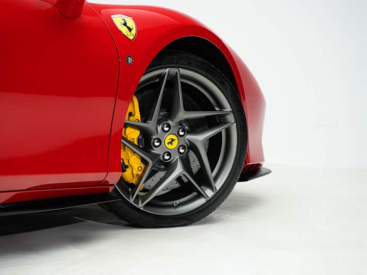 Фото 7 - Ferrari F8