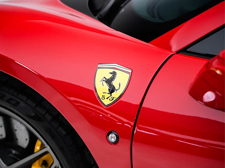 Фото 8 - Ferrari F8