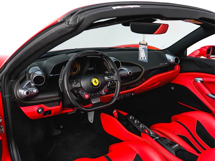 Фото 9 - Ferrari F8