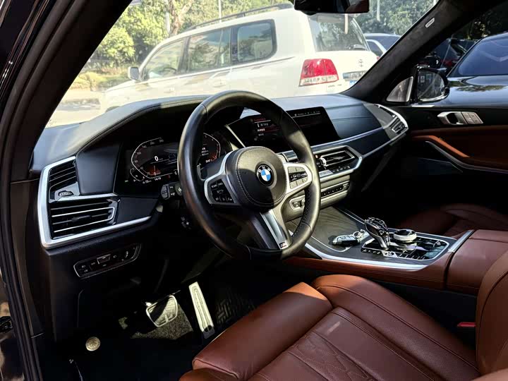 Фото 9 - BMW X7