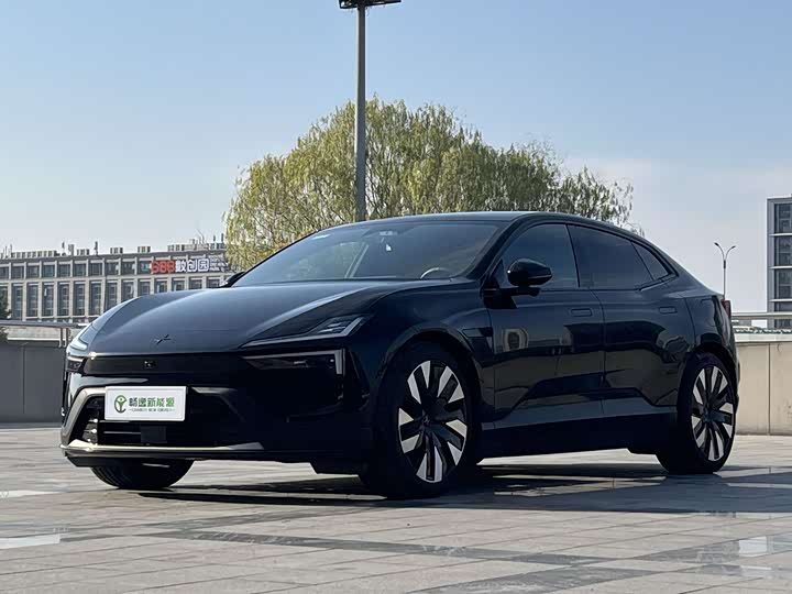 Фото 1 - Polestar 4