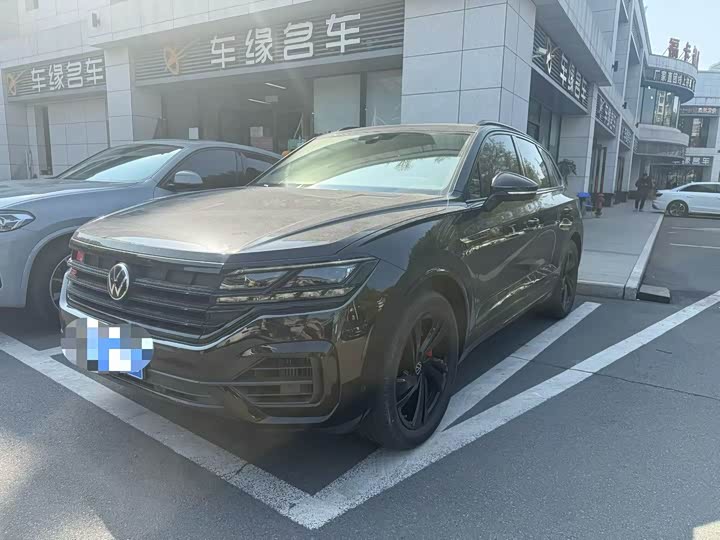 Фото 1 - Volkswagen Touareg