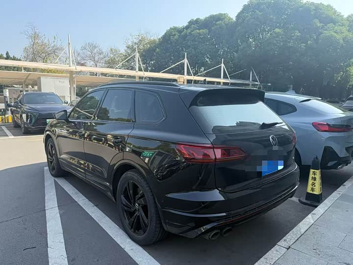 Фото 2 - Volkswagen Touareg