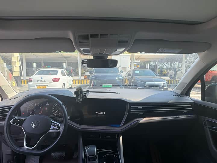 Фото 4 - Volkswagen Touareg