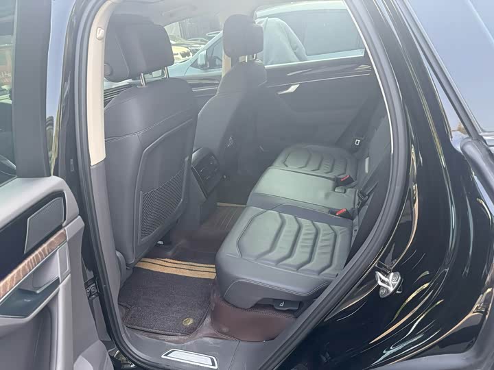 Фото 5 - Volkswagen Touareg