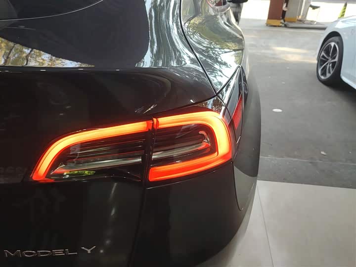 Фото 8 - Tesla Model Y