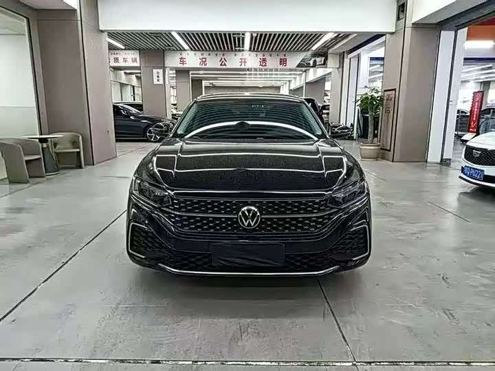 Фото 2 - Volkswagen Passat