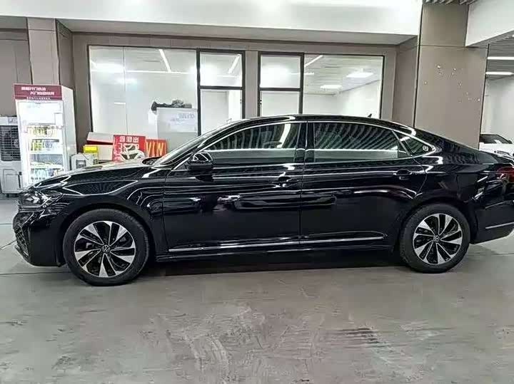 Фото 4 - Volkswagen Passat