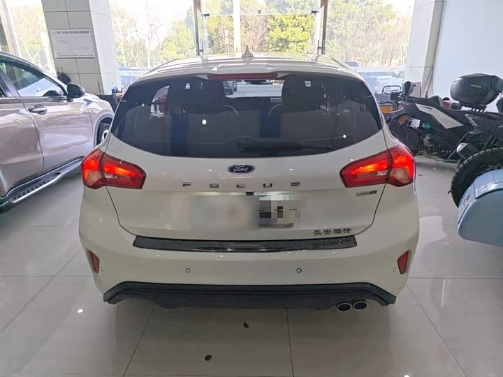 Фото 6 - Ford Focus