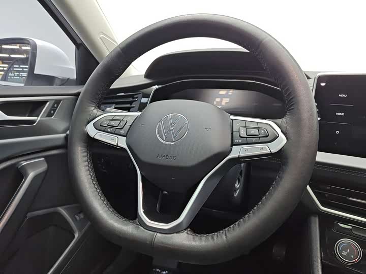 Фото 5 - Volkswagen Sagitar L