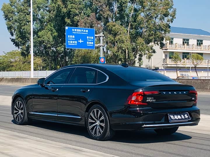 Фото 3 - Volvo S90