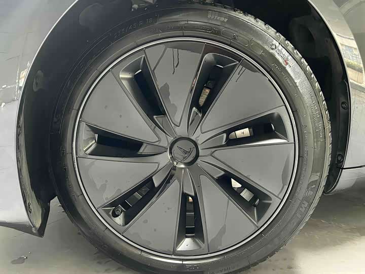 Фото 4 - Tesla Model 3